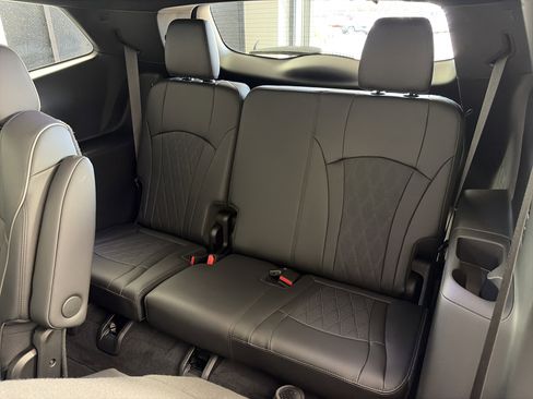 Used 2022 Buick Enclave Avenir w/ Avenir Technology Package AWD/4WD image 8
