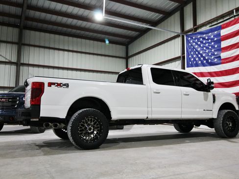 Used 2020 Ford F350 Lariat w/ Lariat Value Package AWD/4WD image 12