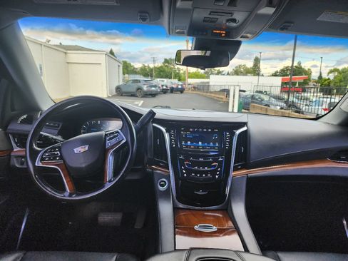 Used 2017 Cadillac Escalade ESV Premium Luxury AWD/4WD image 16