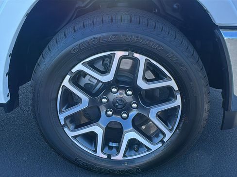 Used 2025 RAM 1500 Laramie AWD/4WD image 11