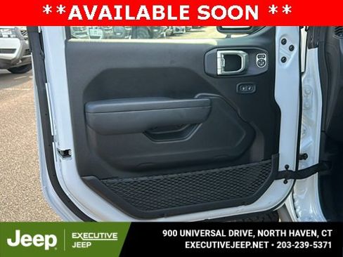 Used 2024 Jeep Wrangler Unlimited image 10