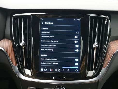 Used 2025 Volvo V60 B5 Cross Country Plus image 16