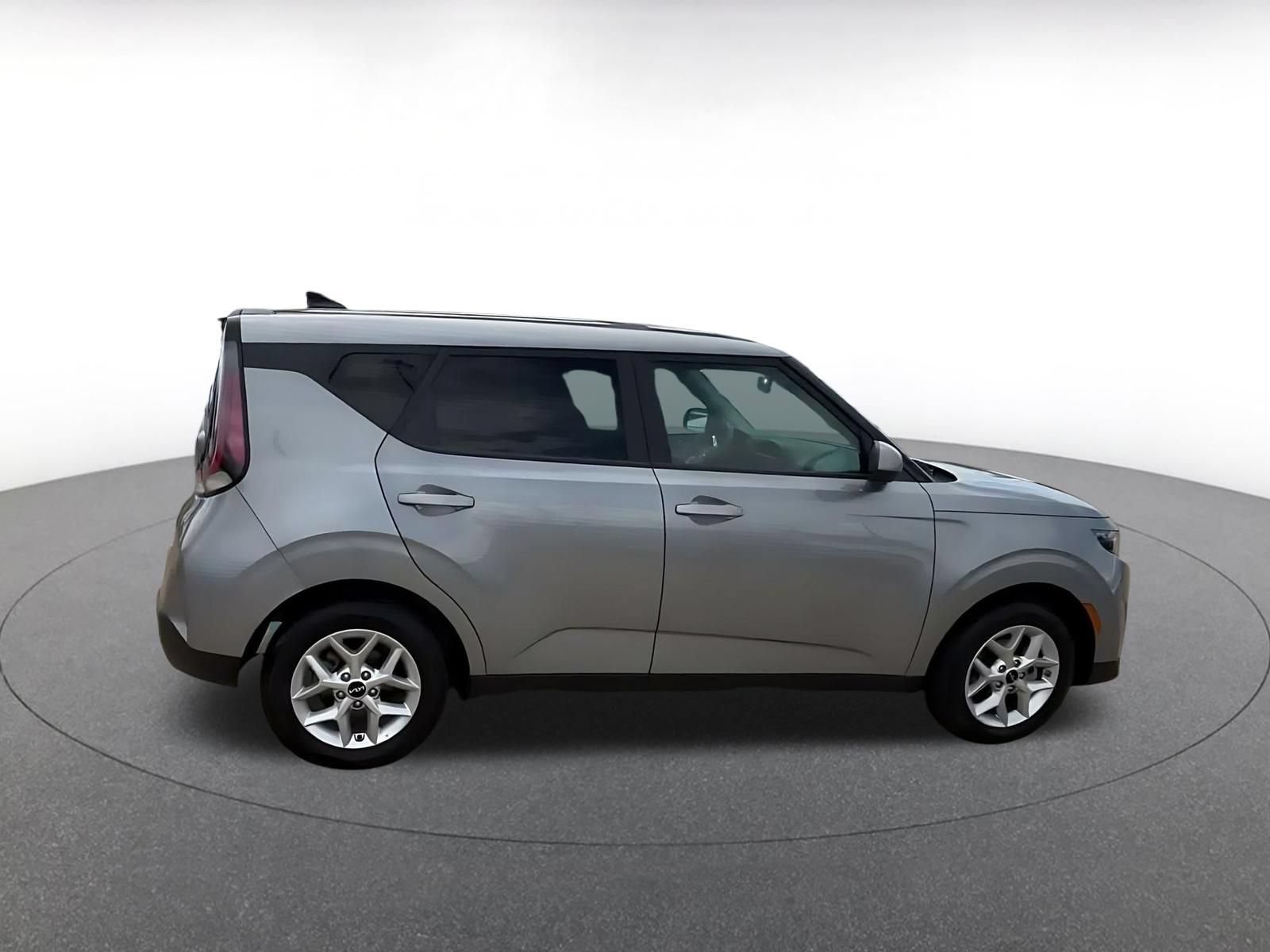 Used 2025 Kia Soul LX w/ LX Technology Package FWD image 14