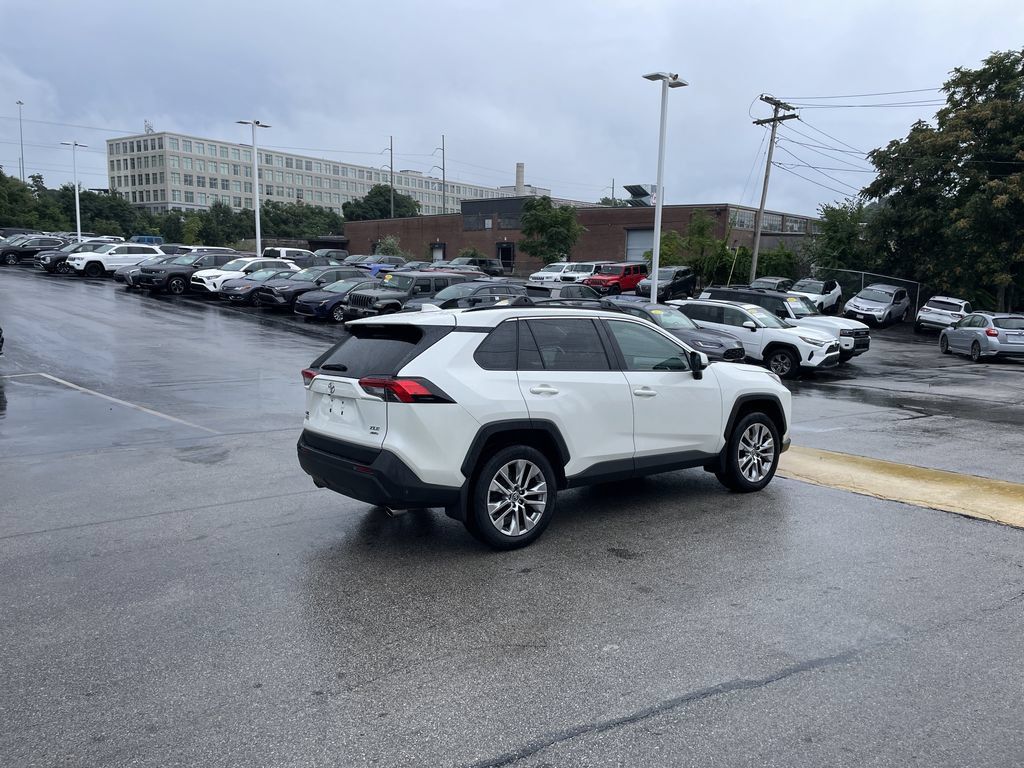 Certified 2022 Toyota RAV4 XLE Premium AWD/4WD image 8