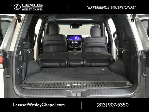 Used 2024 Lexus LX 600 4WD w/ Luxury Package image 18