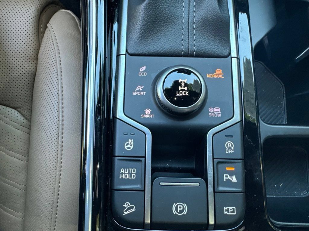 Used 2025 Kia Sorento SX AWD/4WD image 17