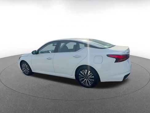 Used 2025 Nissan Altima 2.5 SV FWD image 10