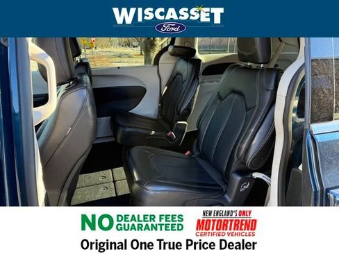 Used 2024 Chrysler Pacifica Touring-L image 5