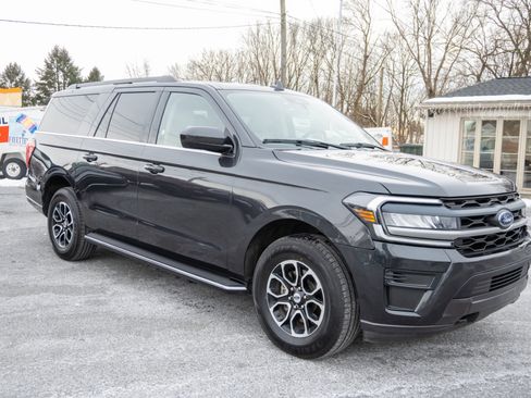 Used 2023 Ford Expedition Max XLT image 4