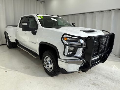 Used 2022 Chevrolet Silverado 3500 LT w/ Convenience Package image 3