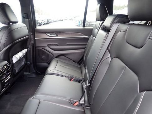 New 2025 Jeep Grand Cherokee L Limited w/ Black Appearance Package image 13