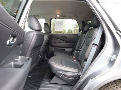 Certified 2025 Nissan Pathfinder SL AWD/4WD image 23