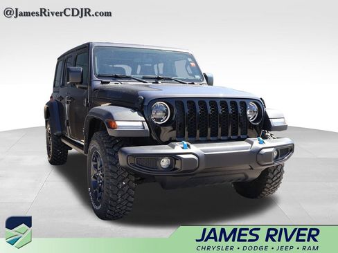 Used 2023 Jeep Wrangler Unlimited w/ Cold Weather Group AWD/4WD image 6