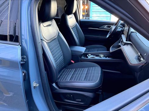 Used 2025 Ford Explorer ST-Line w/ Premium Package image 9