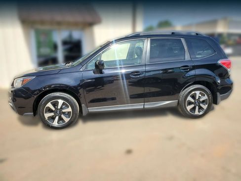 Used 2017 Subaru Forester 2.5i Premium w/ All-Weather Package AWD/4WD image 7