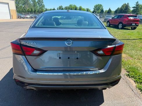 Used 2021 Nissan Altima 2.5 SR FWD image 2