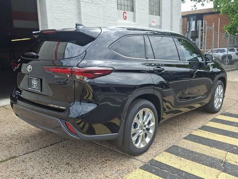 Used 2026 Toyota Highlander Limited AWD/4WD image 6