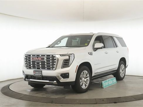 Used 2025 GMC Yukon Denali w/ Sun & Power Step Package image 10