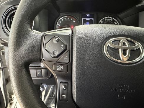 Used 2018 Toyota Tacoma SR AWD/4WD image 16