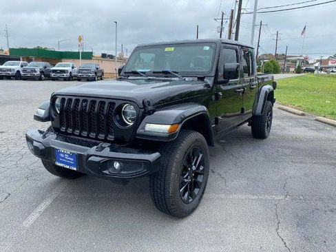 Used 2021 Jeep Gladiator Overland AWD/4WD image 3