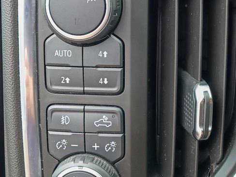 Used 2019 Chevrolet Silverado 1500 LTZ w/ Z71 Off-Road Package AWD/4WD image 14