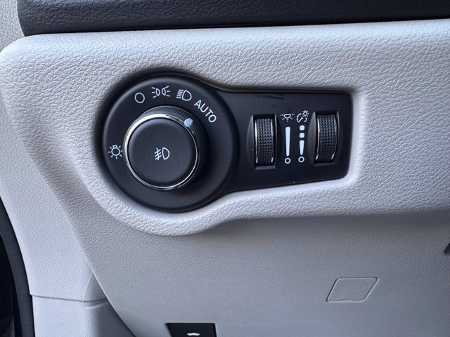 Used 2024 Chrysler Pacifica Touring-L FWD image 24