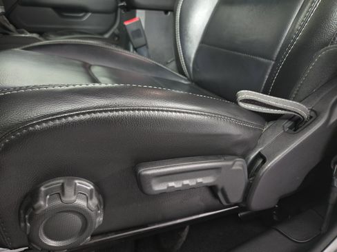 Used 2019 Jeep Wrangler Unlimited Sahara AWD/4WD image 32