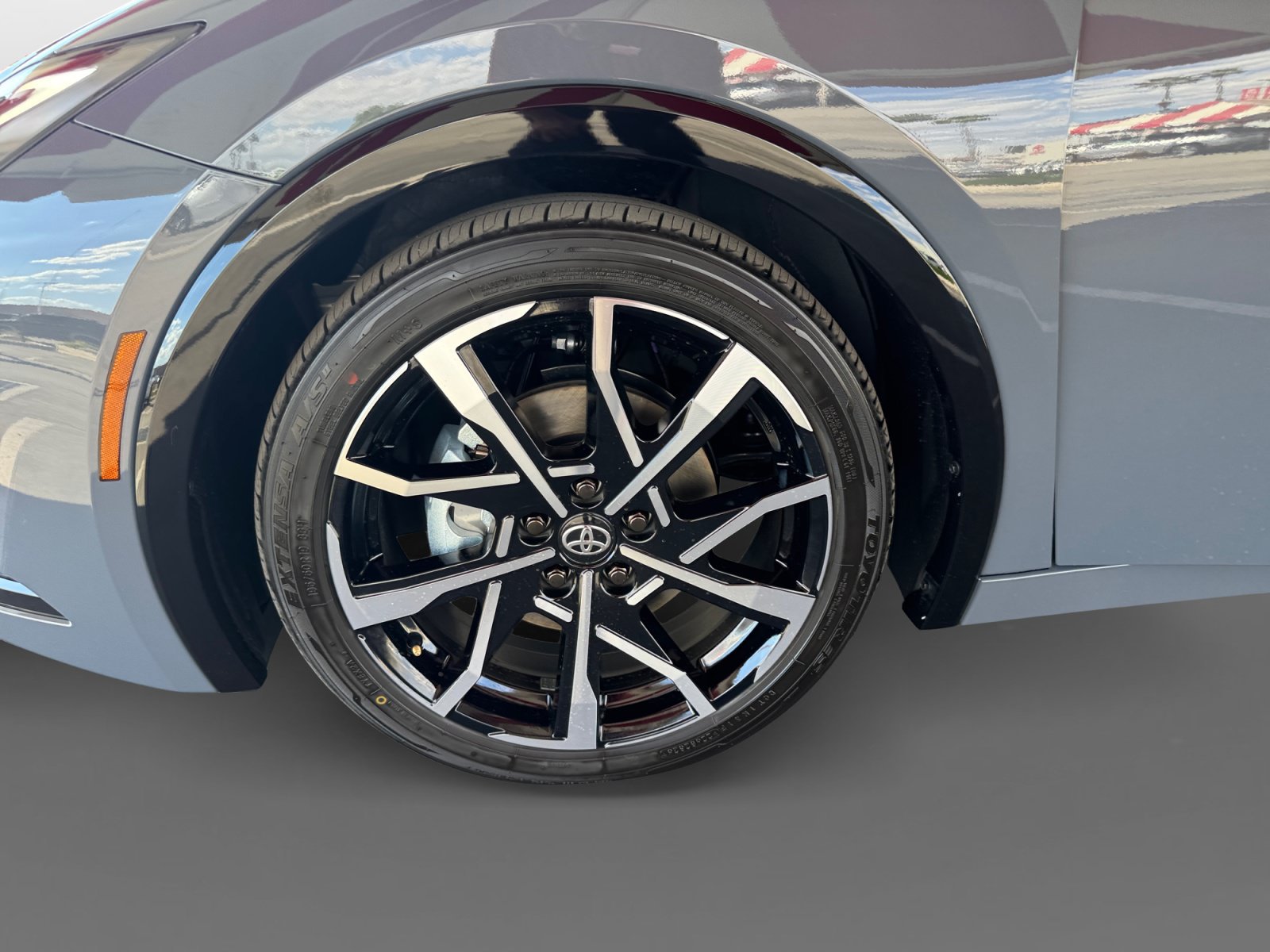 New 2027 Toyota Prius Plug-In Hybrid FWD image 14