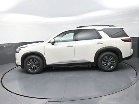 Used 2023 Nissan Pathfinder SV AWD/4WD image 4