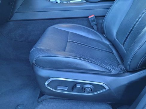 Certified 2024 Jeep Wagoneer L Series III w/ Flexible Seating Group image 17