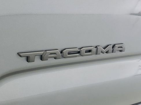Used 2021 Toyota Tacoma TRD Off-Road AWD/4WD image 8