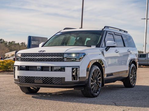 Used 2025 Hyundai Santa Fe Calligraphy w/ Tow & Go Package image 3