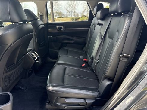 Used 2021 Kia Sorento S image 26