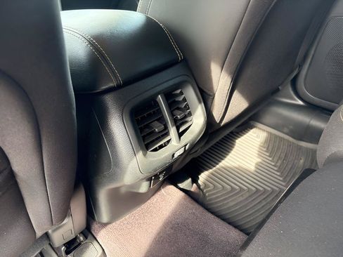 Used 2016 Jeep Cherokee Latitude AWD/4WD image 17
