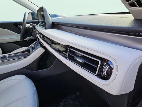 New 2026 Lincoln Aviator AWD image 14