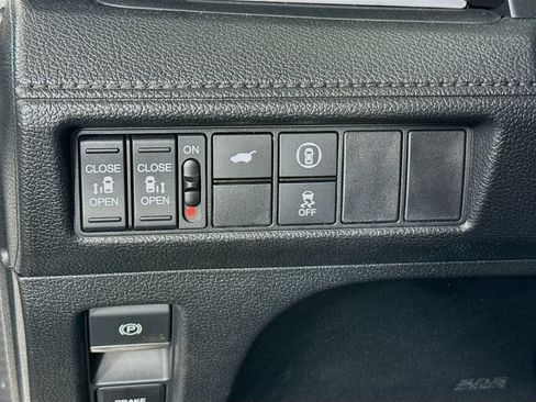 Used 2024 Honda Odyssey Sport image 11