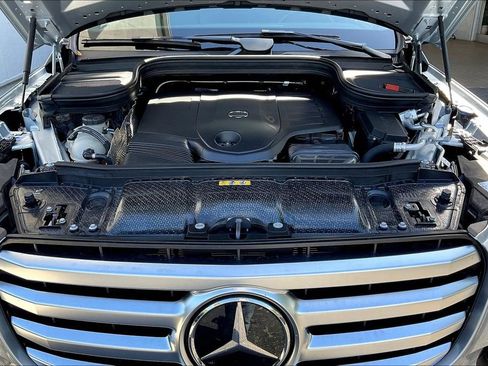 Used 2025 Mercedes-Benz GLS 450 4MATIC image 29