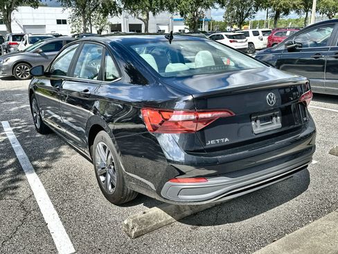 Used 2023 Volkswagen Jetta SE w/ Panoramic Sunroof Package FWD image 6
