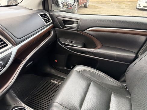 Used 2016 Toyota Highlander Limited Platinum AWD/4WD image 24