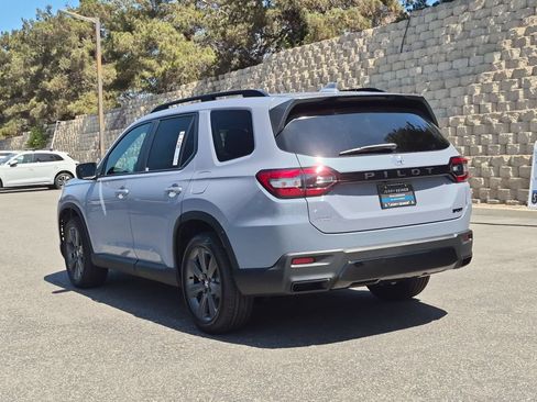 New 2026 Honda Pilot Sport image 9