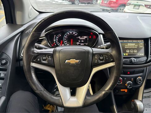 Used 2018 Chevrolet Trax LT w/ Sun & Sound Package image 17