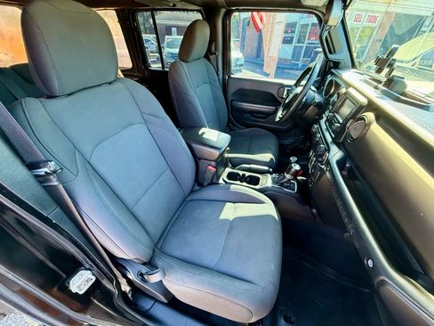 Used 2019 Jeep Wrangler Unlimited Sport S AWD/4WD image 11