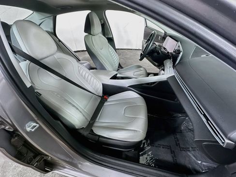 Used 2025 Hyundai Elantra Limited FWD image 12