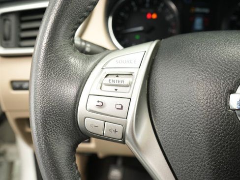 Used 2016 Nissan Rogue SL w/ SL Premium Package image 40