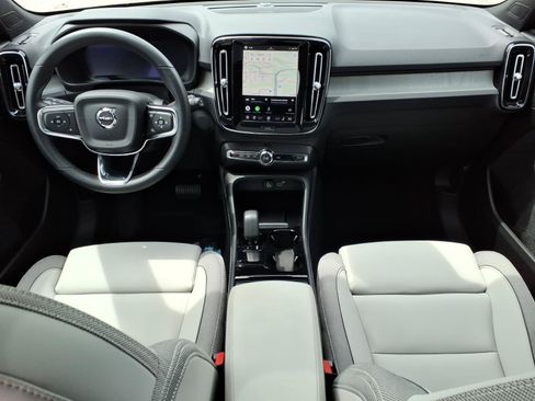 Used 2025 Volvo EX40 Ultra AWD/4WD image 12