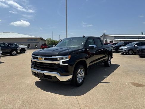 Used 2023 Chevrolet Silverado 1500 LT AWD/4WD image 3
