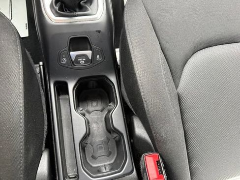 Used 2023 Jeep Renegade Latitude AWD/4WD image 26