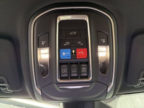 New 2026 Jeep Grand Cherokee Limited w/ Luxury Tech Group II AWD/4WD image 28