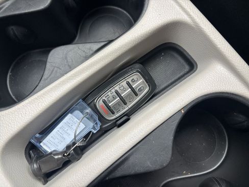 Used 2023 Chrysler Voyager LX image 21