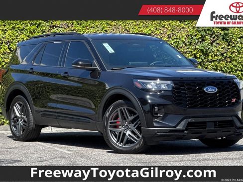 Used 2025 Ford Explorer ST AWD/4WD image 1